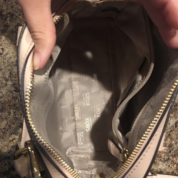 MK crossbody purse - Picture 3 of 3